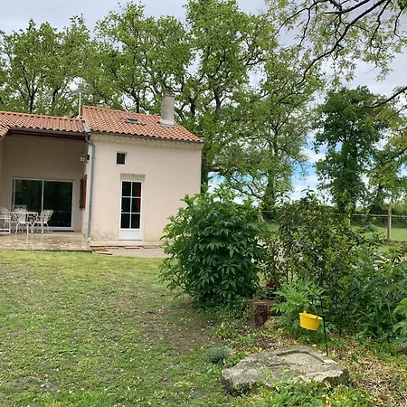 Holiday home Maison Avec Jardin Privatif Gite Les Chenes De Pastouret, Lussan
